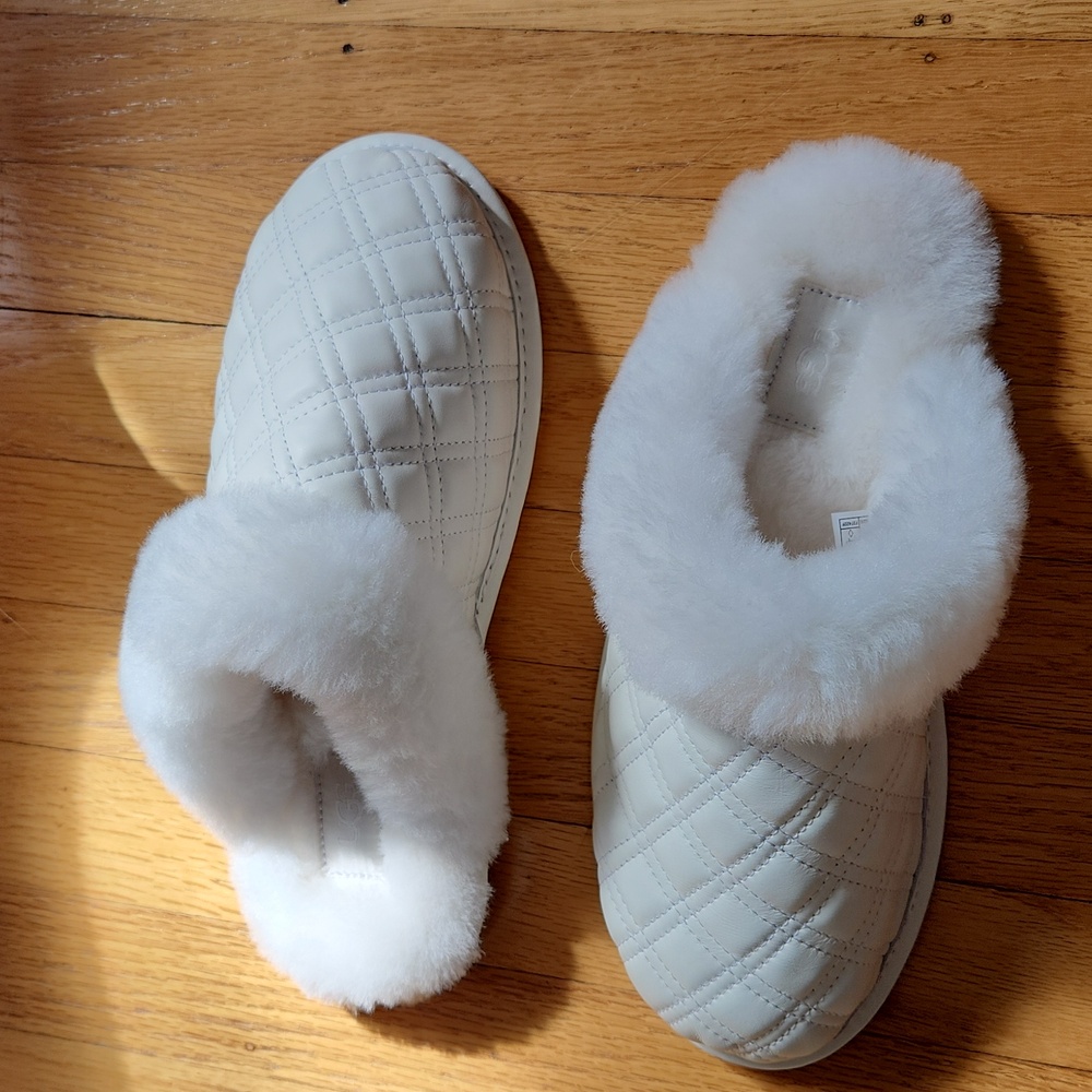 UGG Scuffette II Quilted in White, Women, Sz 9 - Picture 3 of 7